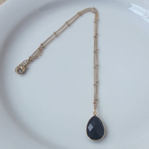 Collier anna - chaîne perlée goutte en pierre black onyx plaqué or