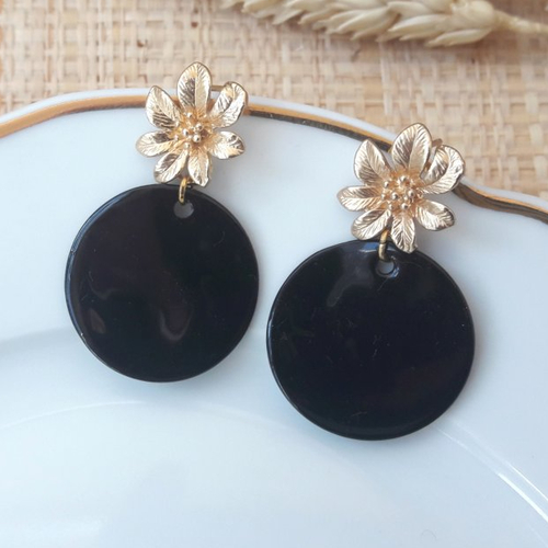 Boucles d'oreilles nina - pendentif en nacre noir et clou fleur - esprit vintage