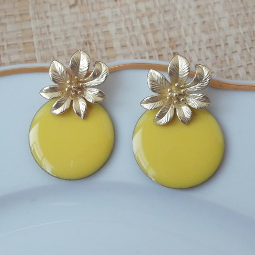 Boucles d'oreilles mini nina - sequin rond jaune et clou fleur - esprit vintage