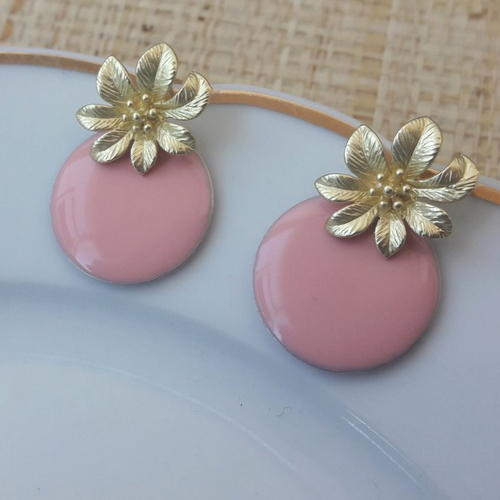Boucles d'oreilles mini nina - sequin rond rose pâle et clou fleur - esprit vintage