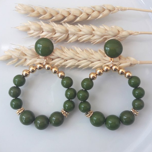 Boucles d'oreilles aurore - créoles perles dorées et vert olive en résine - esprit vintage