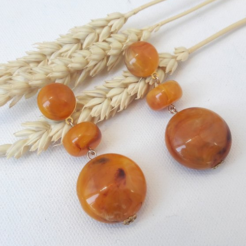 Boucles d'oreilles flore - perles en résine abricot ambre marbré - esprit vintage