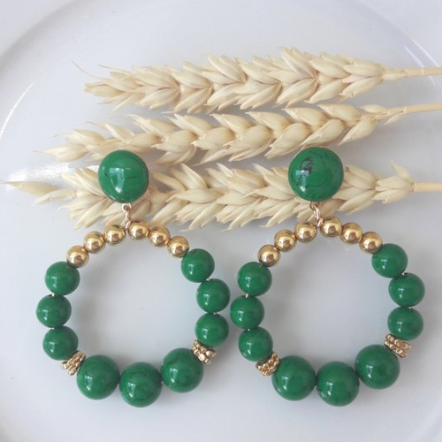 Boucles d'oreilles aurore - créoles perles dorées et vert imitation malachite en résine - esprit vintage