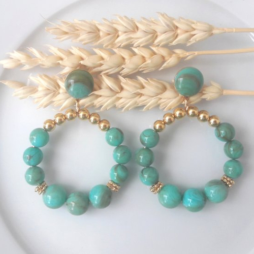 Boucles d'oreilles aurore - créoles perles dorées et turquoise marbré en résine - esprit vintage