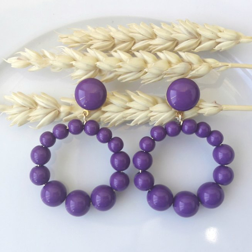 Boucles d'oreilles (petit modèle) créoles perles violettes en résine - esprit vintage