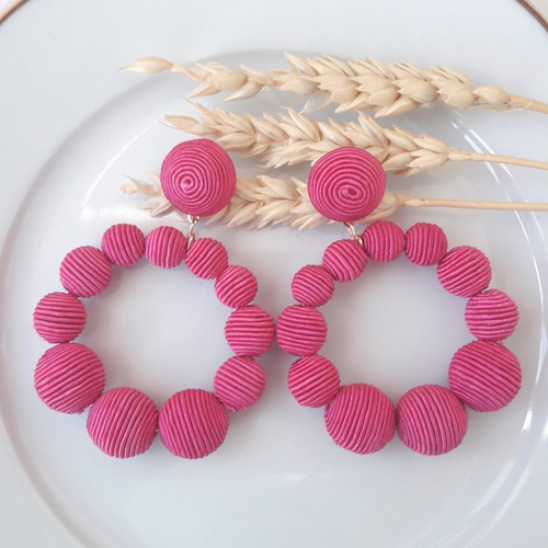 Boucles d'oreilles gabrielle (modèle xl) créoles perles fil coton rose fuchsia - esprit vintage