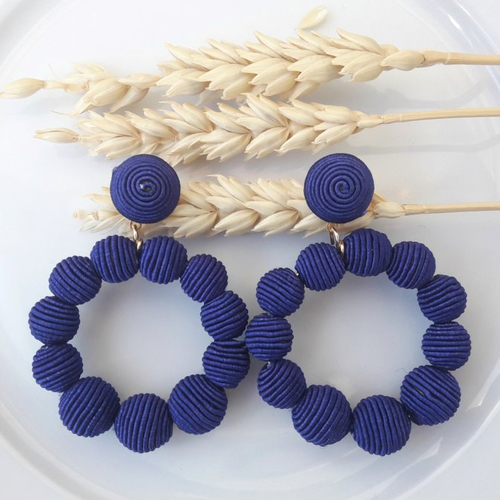 Boucles d'oreilles gabrielle (petit modèle) créoles perles fil coton bleu marine - esprit vintage