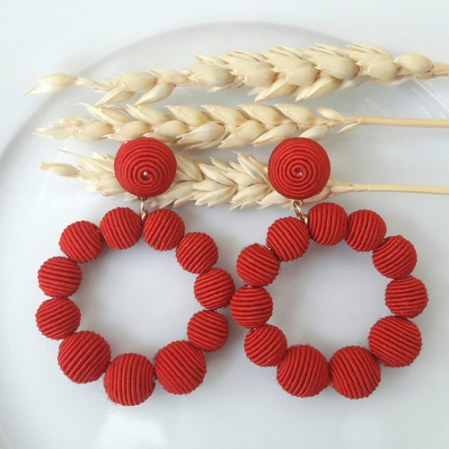 Boucles d'oreilles gabrielle (petit modèle) créoles perles fil coton rouge - esprit vintage
