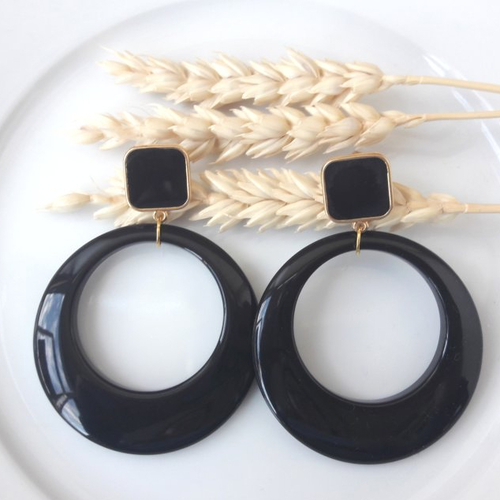 Boucles d'oreilles emilie - pendentif cercle évidé noir en résine - esprit vintage