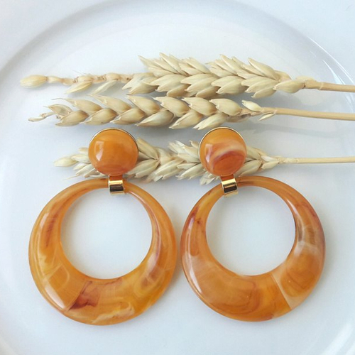 Boucles d'oreilles eva - pendentif cercle évidé abricot marbré - esprit vintage