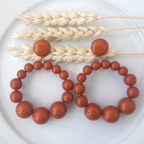 Boucles d'oreilles (modèle xl) créoles perles terracotta en résine - esprit vintage