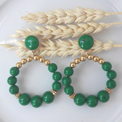 Boucles d'oreilles aurore - créoles perles dorées et vert imitation malachite en résine - esprit vintage