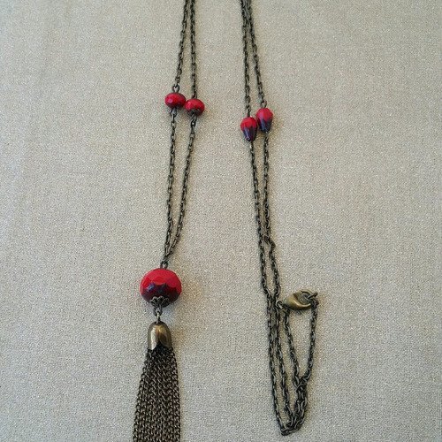 Sautoir/collier perles de bohème rouge et pompon 