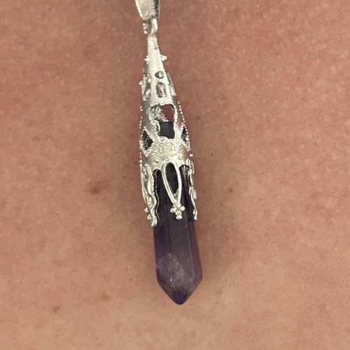 Collier en pointe d’améthyste avec son cordon