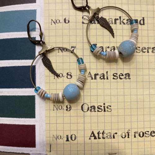 Créoles ou clips pendantes bleu turquoise pierre nacre coquillage plume bohème
