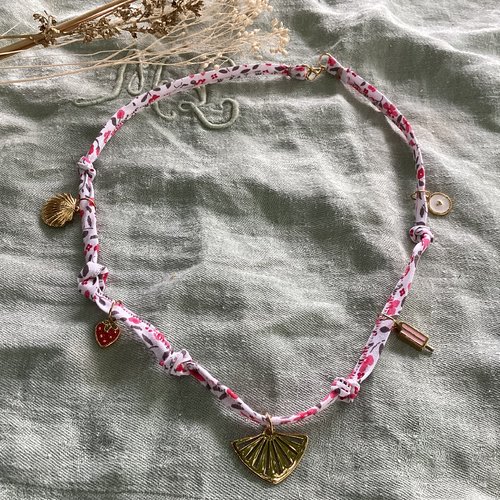 Collier « gri gri »