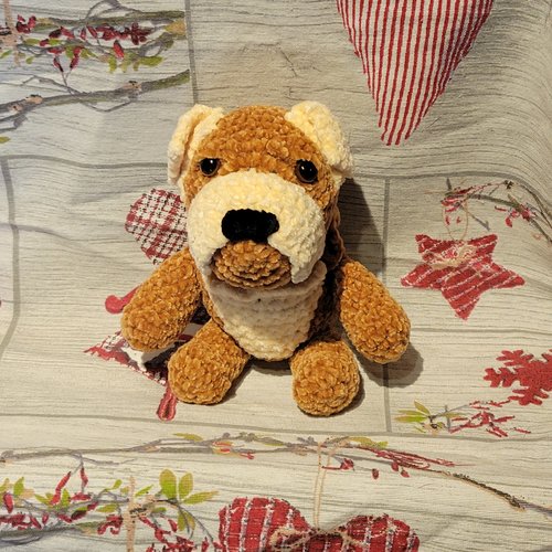 Bulldog anglais amigurumi