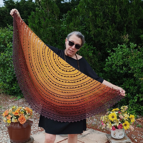 Étole mariage châle demi-lune éclat d'ambre crochet d'art doré accessoire festif brillant idée cadeau d'exception soirée cocktai
