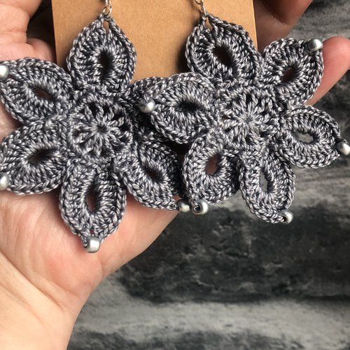 Boucles d’oreilles gris perlés