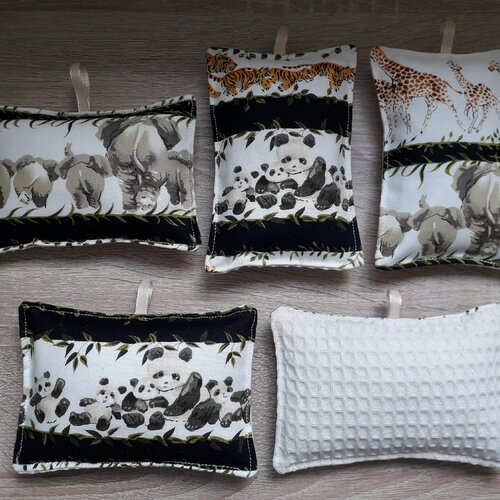 Eponges lavables avec accroche thème savane : éléphants girafes pandas tigres - zéro déchet - fait main