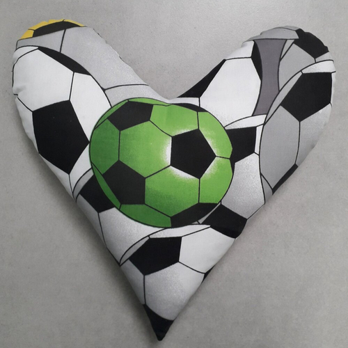 Coussin coeur ballon de football vert - fait main