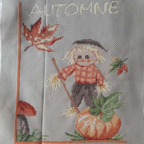 Broderie au point de croix "automne" citrouille épouvantail feuilles - fait main