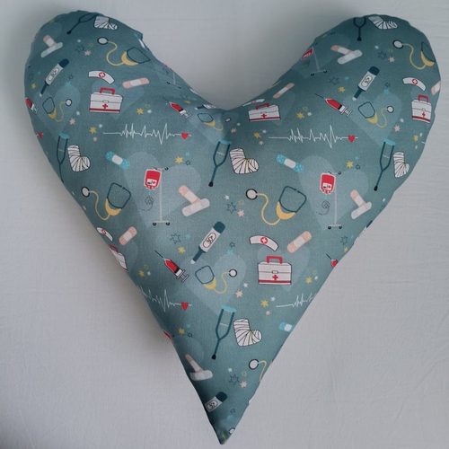 Coussin coeur imprimé médecine - décoration ou post mastectomie (cancer du sein)
