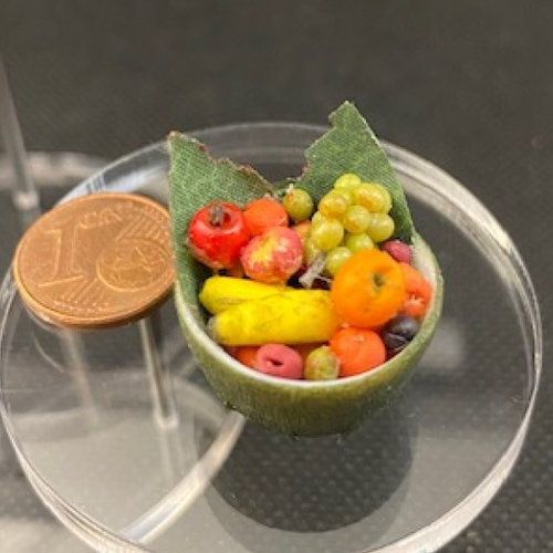 Miniature 1/12ème - panier fruits : banane, raisin, orange. petit modèle