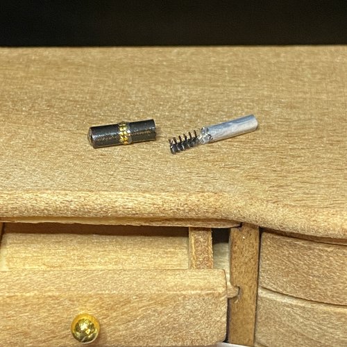 Mascara miniature 1/12eme  - maison de poupée