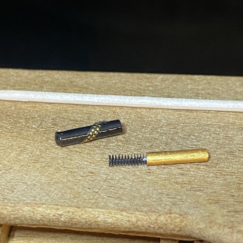 Mascara miniature 1/12eme  - maison de poupée