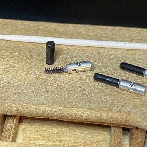 Mascara miniature fait main 1/12eme - maison de poupée