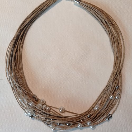 Collier "petite constellation grise" en lin naturel et perles blanches et grises