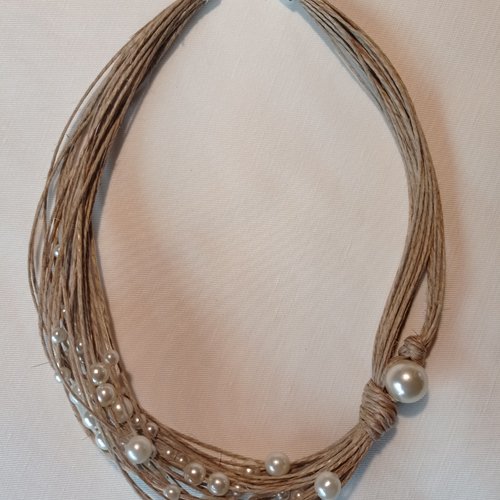Collier "petite étoile filante blanche" en lin naturel et perles nacrées variées