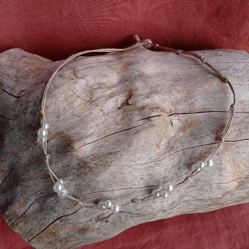 Collier "mémoire d'étoile blanc fin" est lin naturel et perles nacrées blanches