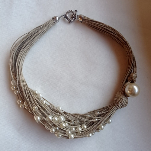 Collier "grande étoile filante" blanc en lin naturel et perles blanches nacrées