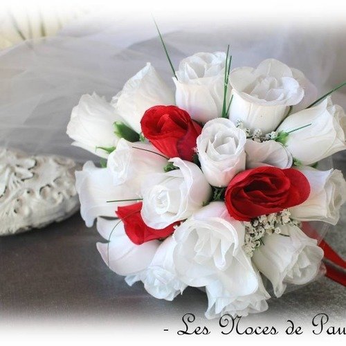 Bouquet de mariée blanc et rouge à roses eternel 