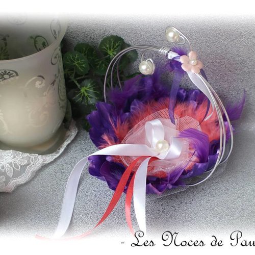 Porte alliances violet et saumon et blanc anneaux mariage plumes 