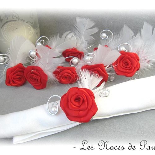 Ronds de serviette rouge et blanc avec rose en satin sur fil aluminium mariage x10