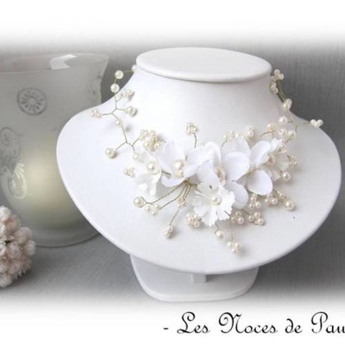 Collier blanc à fleurs eglantine collection 'torsade' 