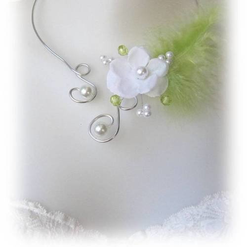 Collier orchidée blanc et vert scarlett plumes mariage a 