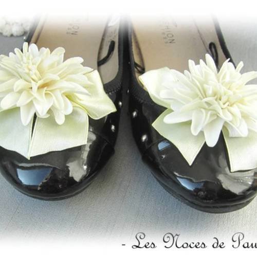 Clips chaussures mariage ivoire à fleur 