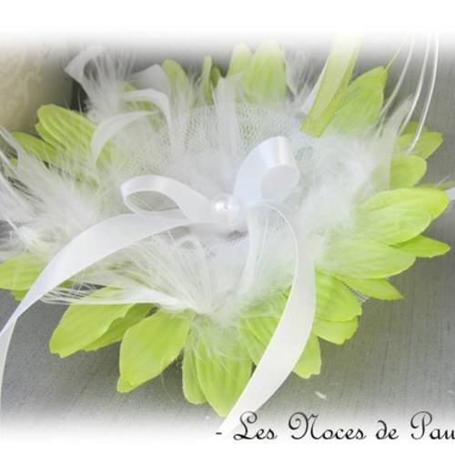 Porte alliances vert blanc anneaux mariage plumes 