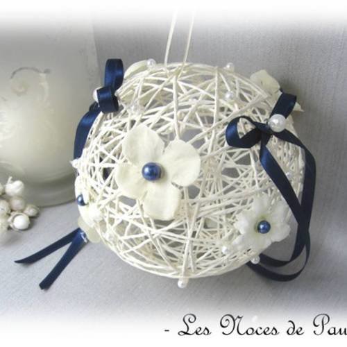 Porte alliances ivoire et bleu marine fleur boule mariage 