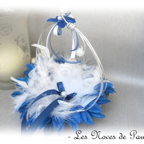 Porte alliances bleu royal et blanc anneaux mariage plumes 