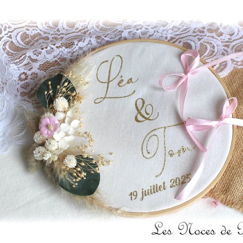 Porte alliances mariage personnalisé en fleurs séchées rose