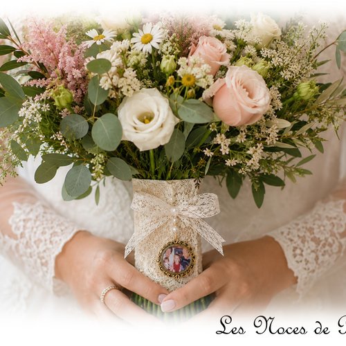 Médaillon souvenir pour bouquet de mariée doré et ruban et dentelle