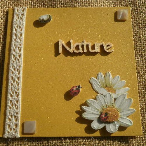 Carte carrée double , coloris  jaune , message  "nature" , décors marguerites + enveloppe assortie
