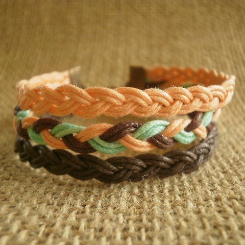 Bracelet  trois rangs en coton ciré tressé  , coloris saumon , vert et marron , taille  18 cm