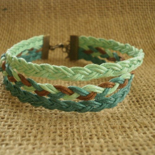 Bracelet  trois rangs en coton ciré tressé  , coloris turquoise , vert et marron ,  taille 19 cm