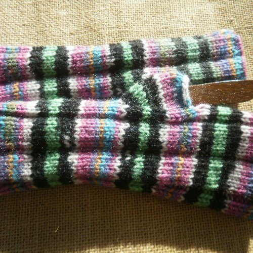 Mitaines tricotées main , dans un fil changeant multicolore , 100 % acrylique